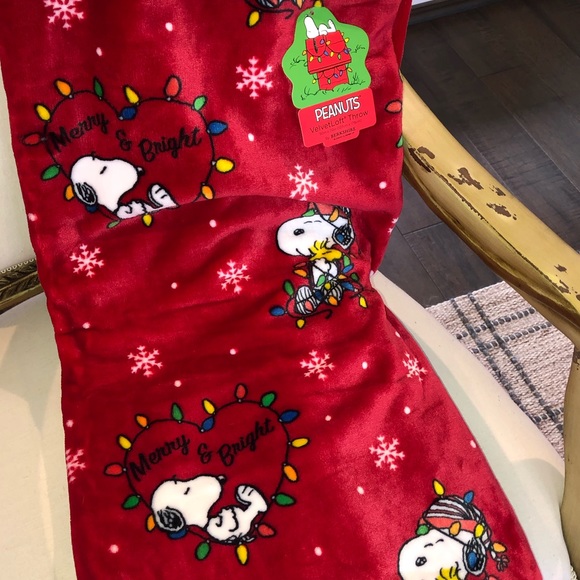 Peanuts Other - 🎄NWT🎄 Peanuts Christmas Snoopy Velvet Plush Throw Blanket